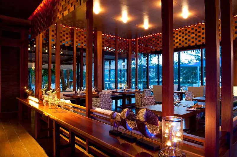 هتل Wanakarn Beach Resort & Spa