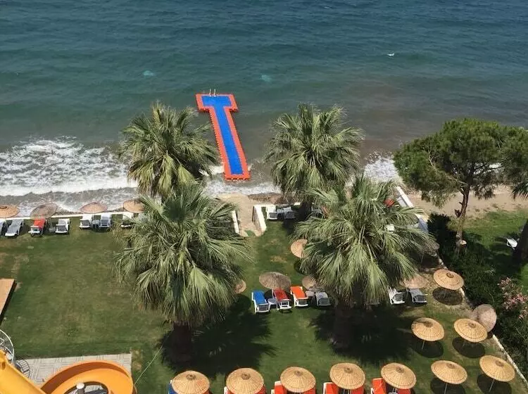 Nuova Beach Hotel