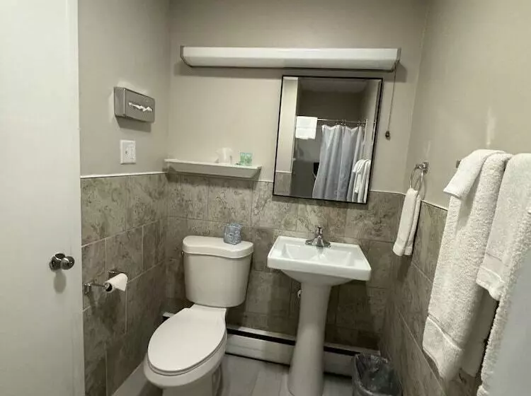 Hotelli Pine View Inn