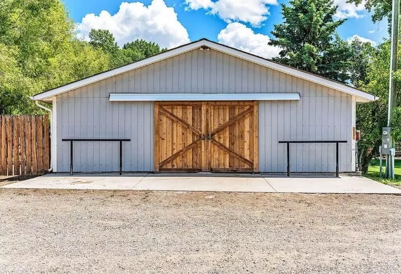 Hotelli Rocking R Guest Ranch