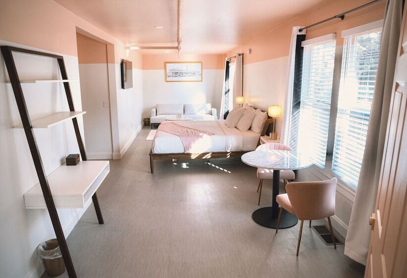 فندق Peninsula Bed & Cocktails