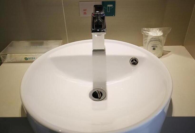 בית מלון כפרי City Comfort Inn Lichuan Railway Station Tenglong Cave