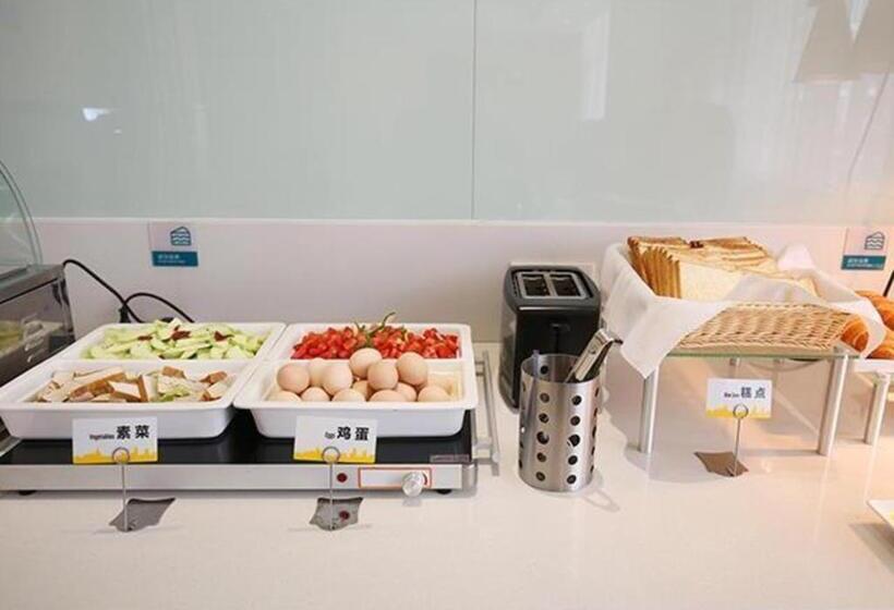 בית מלון כפרי City Comfort Inn Lichuan Railway Station Tenglong Cave