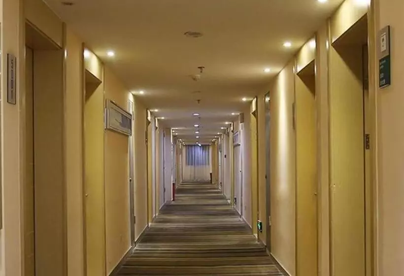 Hotelli City Comfort Inn Lichuan Railway Station Tenglong Cave