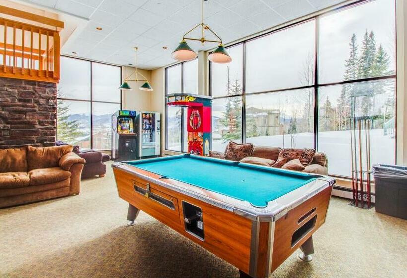 هتل Treehouse 108