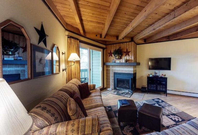 هتل Treehouse 108