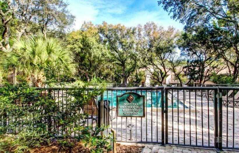 Отель 2034 Beachwood