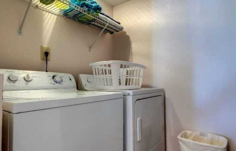 Отель 2034 Beachwood