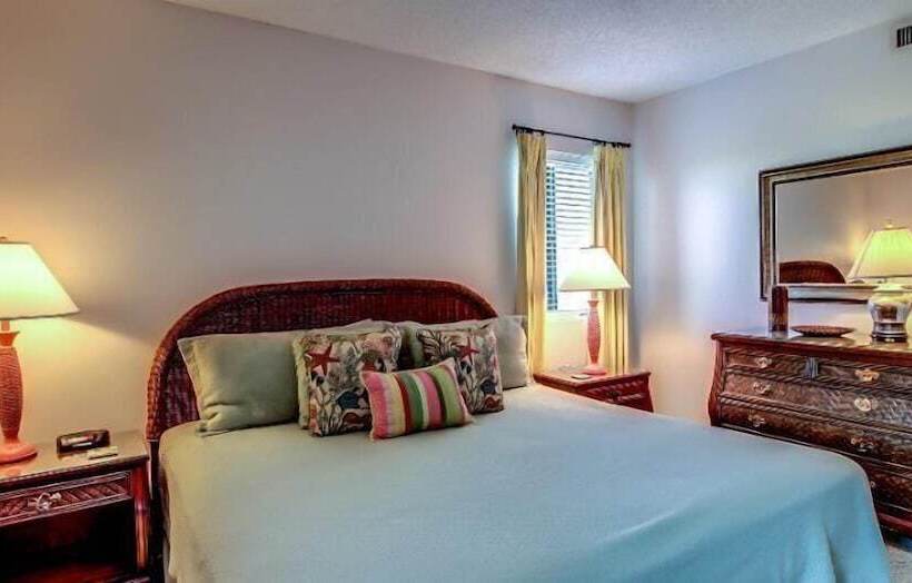 Отель 2034 Beachwood