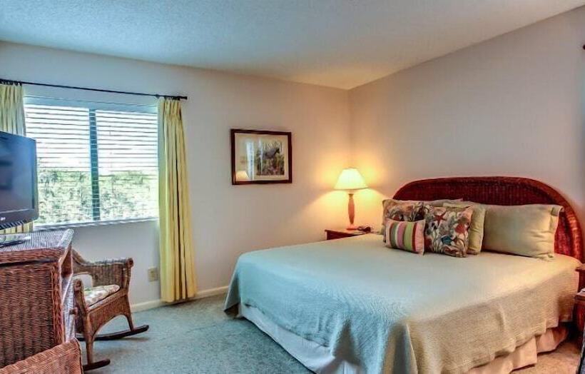 Отель 2034 Beachwood