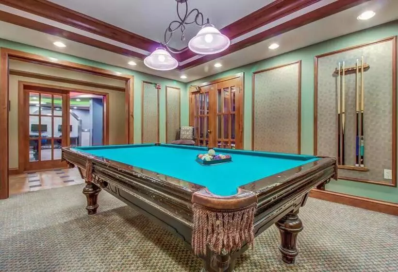 Hotelli Eagle Springs East 201: Horsetail Suite