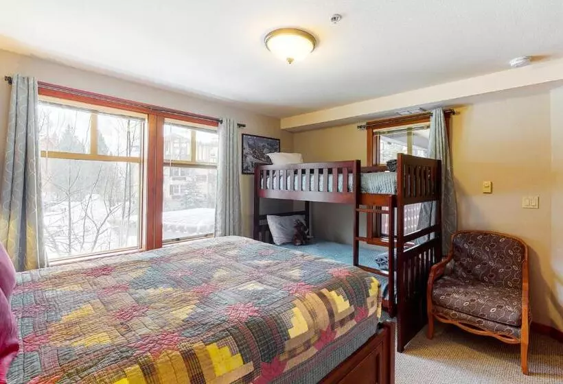 Hotelli Eagle Springs East 201: Horsetail Suite