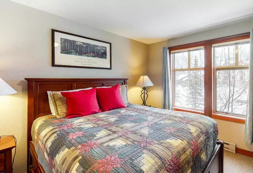 Hotelli Eagle Springs East 201: Horsetail Suite