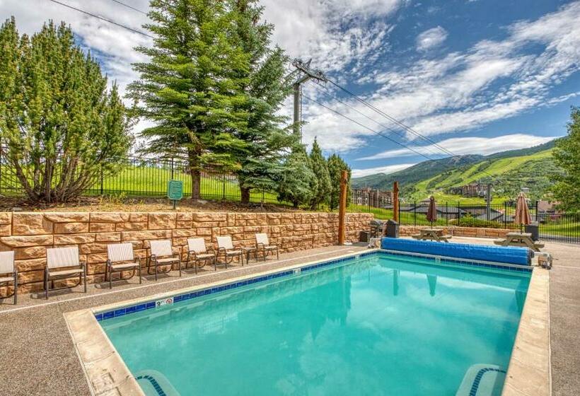 هتل Emerald Views At The West