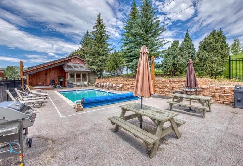 هتل Emerald Views At The West