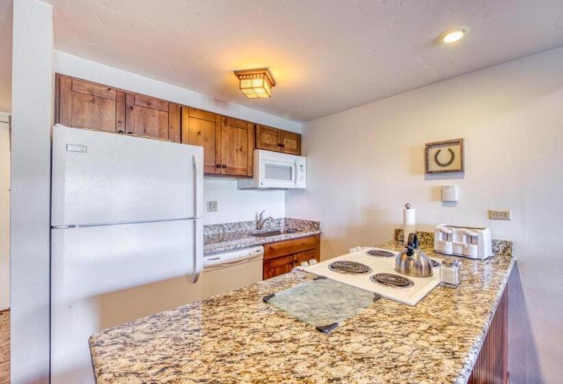 هتل Emerald Views At The West