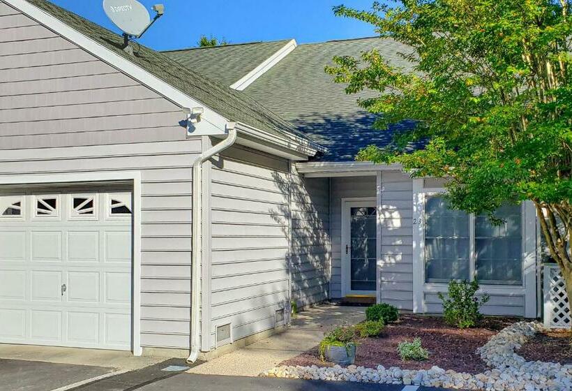 Отель Salt Pond    23 Topsail Village