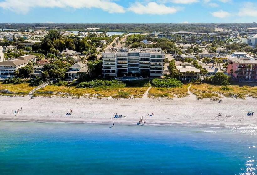 Отель Shore House 502