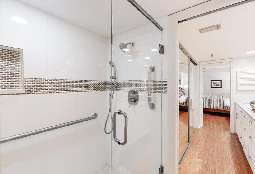 Отель Shore House 502