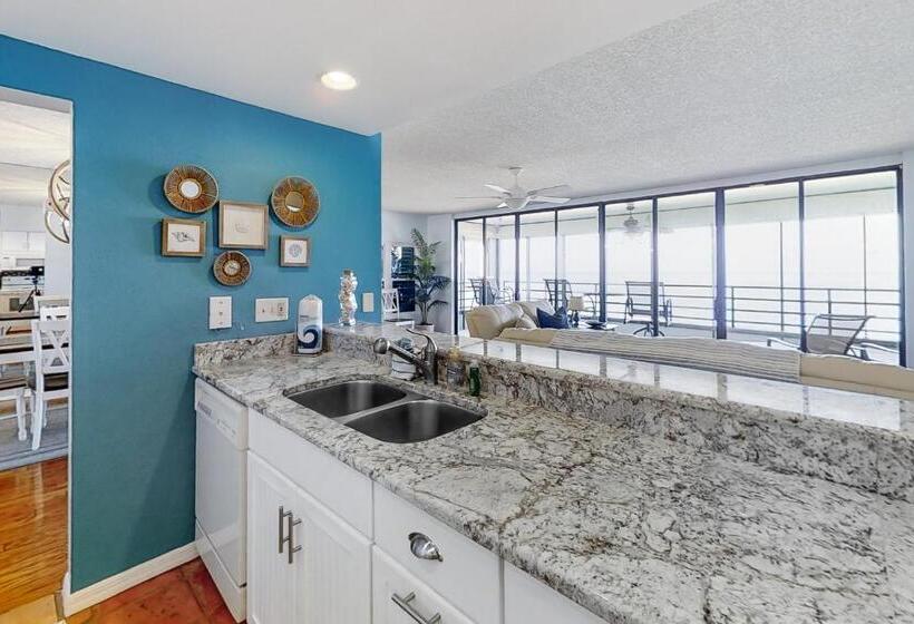 Отель Shore House 502