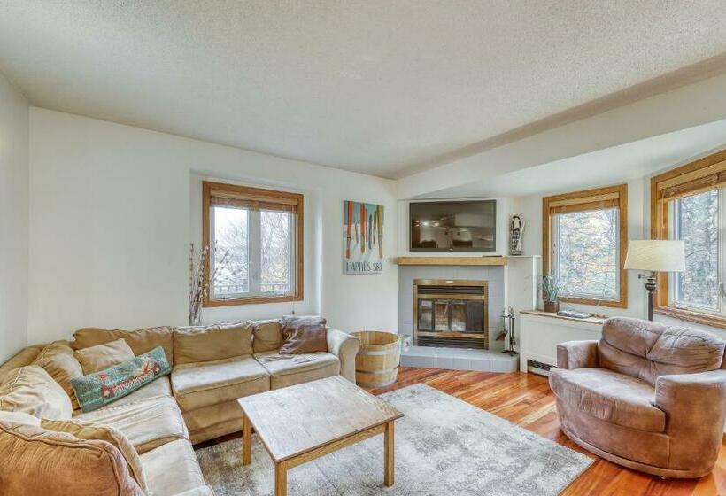 Отель The Queens Slopeside Hideaway