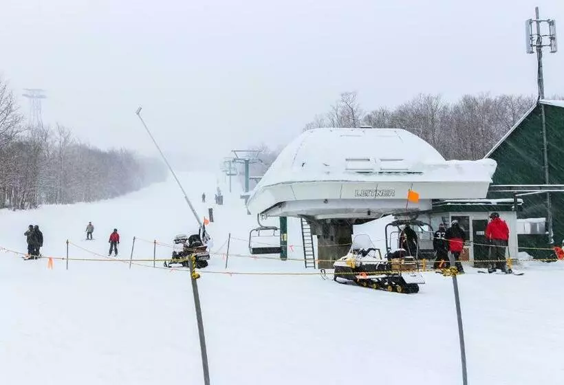 ホテル The Queens Slopeside Hideaway
