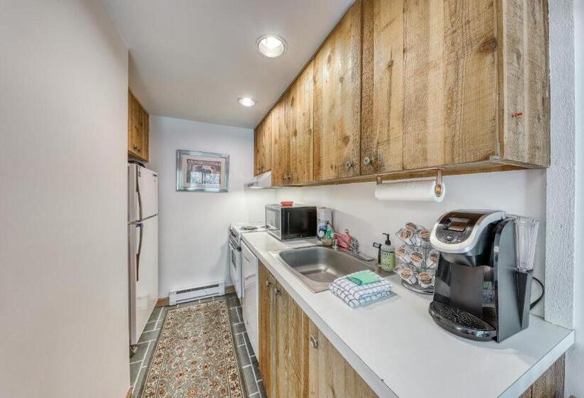 בית מלון כפרי Cozy Mountainside Condo