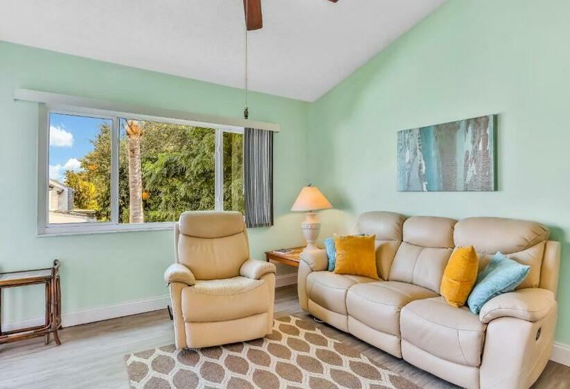 هتل Happiness Comes In Waves