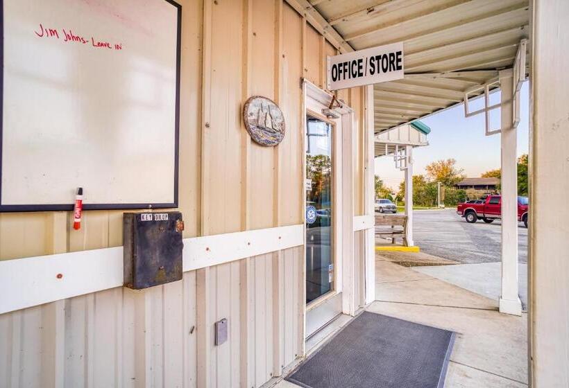 فندق Holiday Harbour Marina Apartment