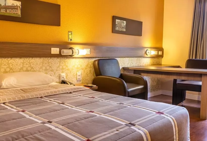 בית מלון כפרי 10 Curitiba