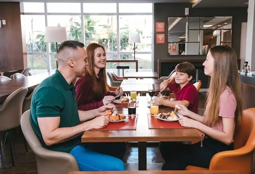 בית מלון כפרי 10 Curitiba