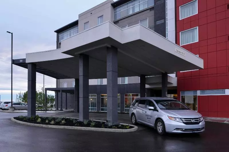 هتل Courtyard By Marriott Saskatoon Airport