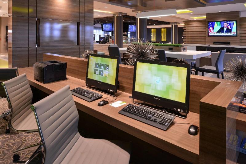 فندق Courtyard By Marriott Saskatoon Airport