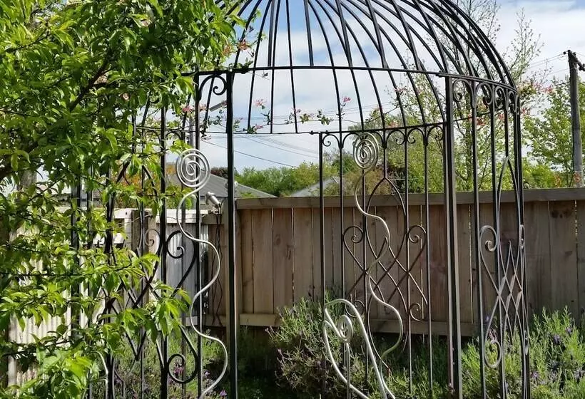 בית מלון כפרי Designer Cottage B&b