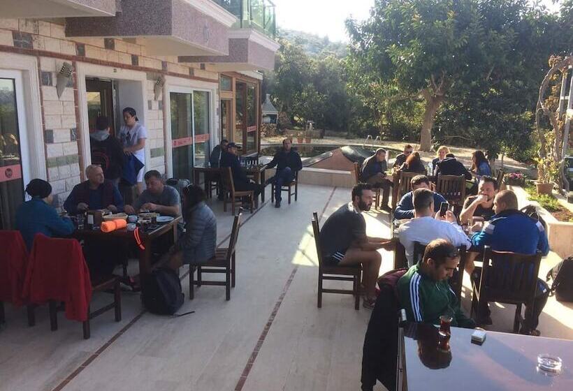 בית מלון כפרי Kas Maki