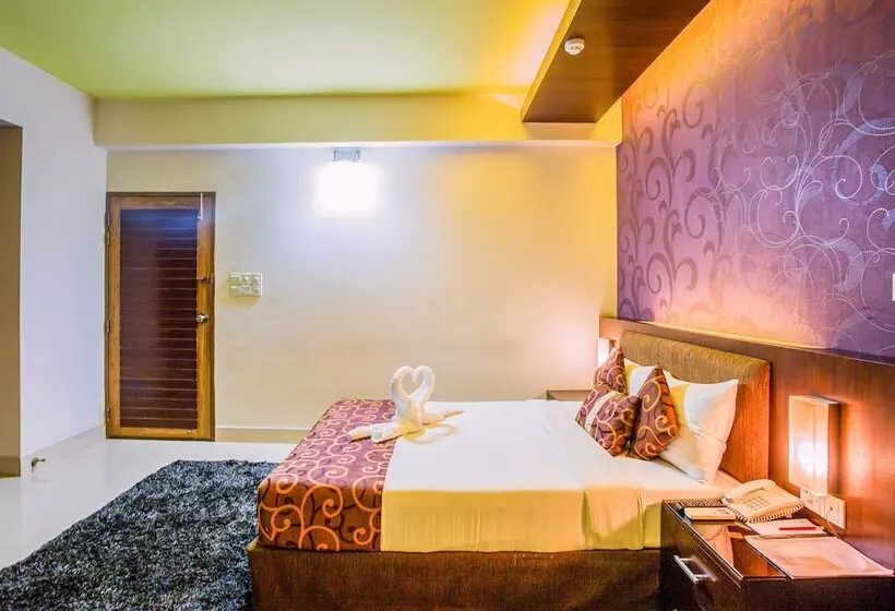 هتل La Villa Western By Sea Pearl Beach Resort & Spa
