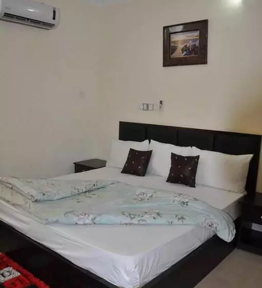 هتل Western Dreams