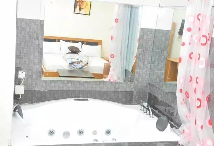 هتل Western Dreams