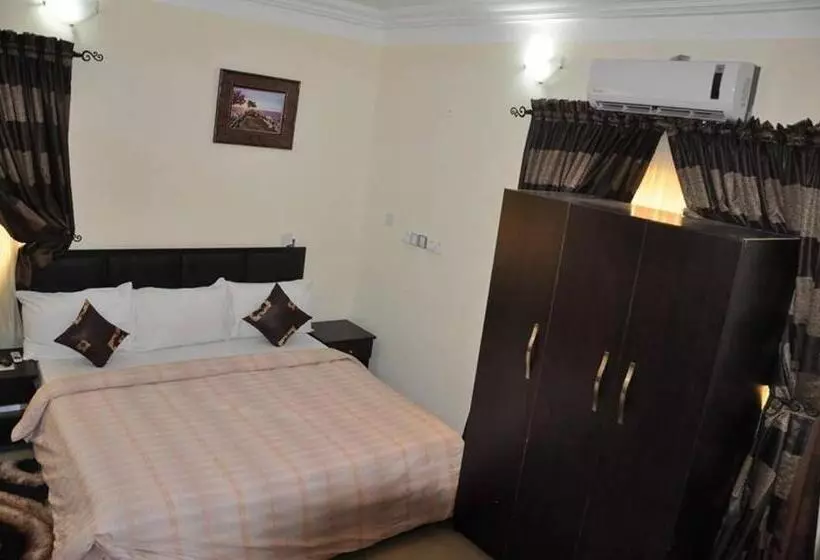 هتل Western Dreams