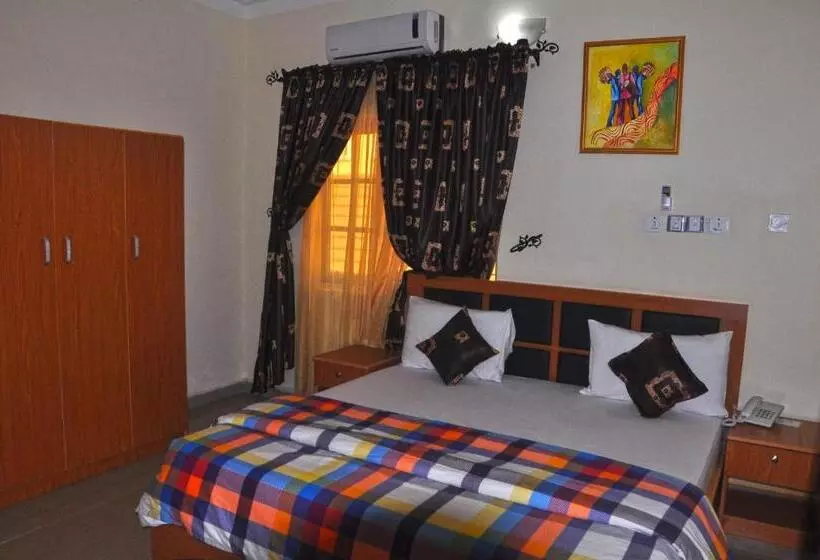 هتل Western Dreams