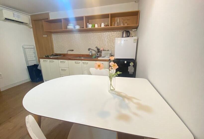 פנסיון High Street Guest House Hongdae   Hostel