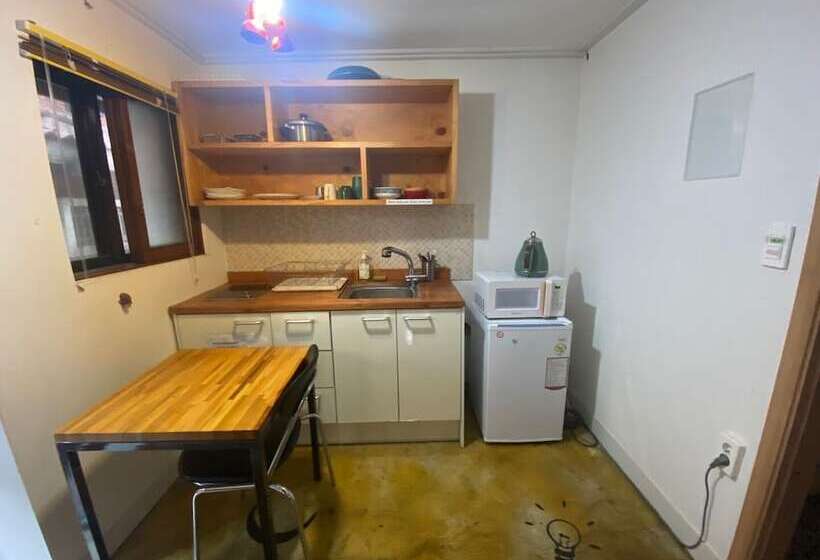 פנסיון High Street Guest House Hongdae   Hostel