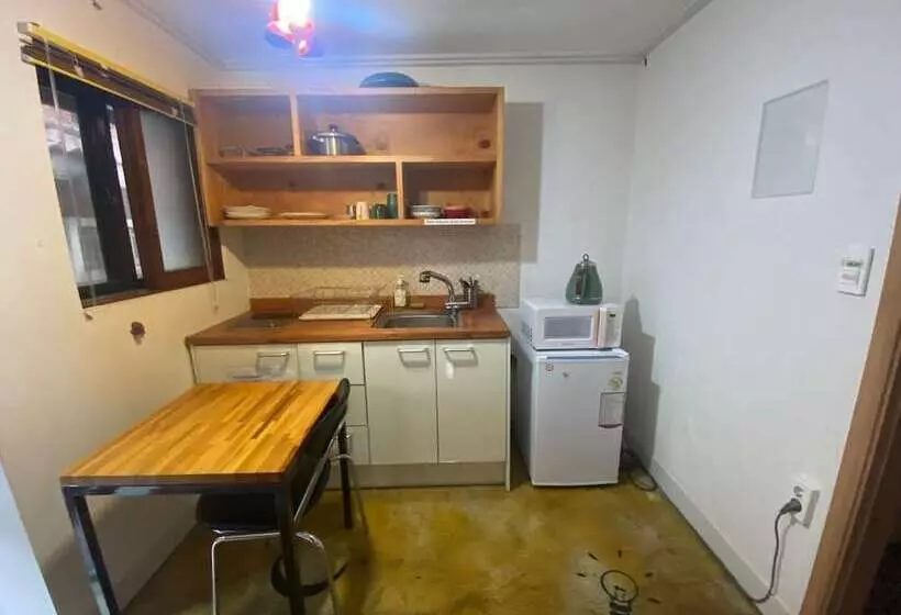 פנסיון High Street Guest House Hongdae   Hostel