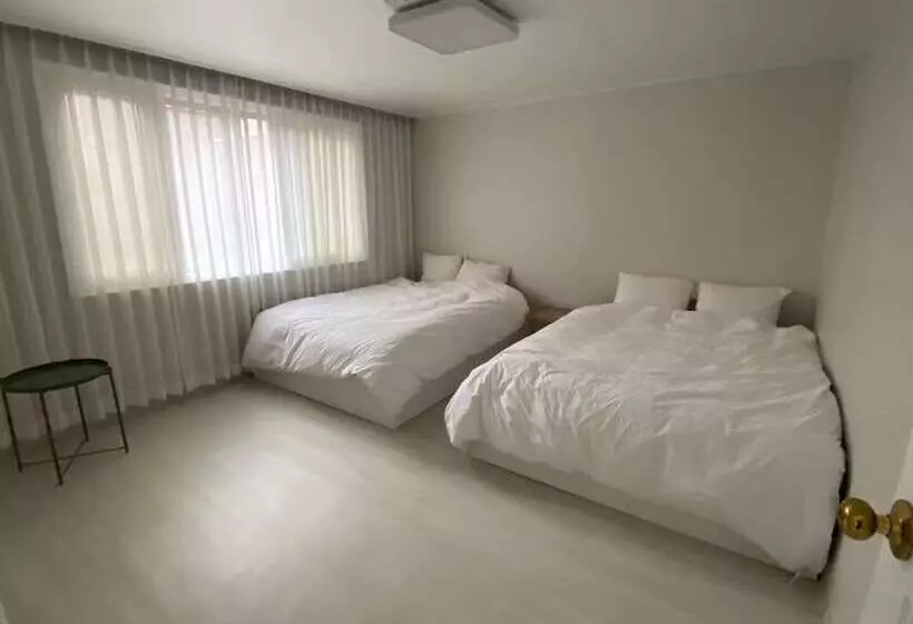 פנסיון High Street Guest House Hongdae   Hostel