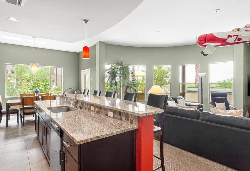 酒店 The Airplane Hangar