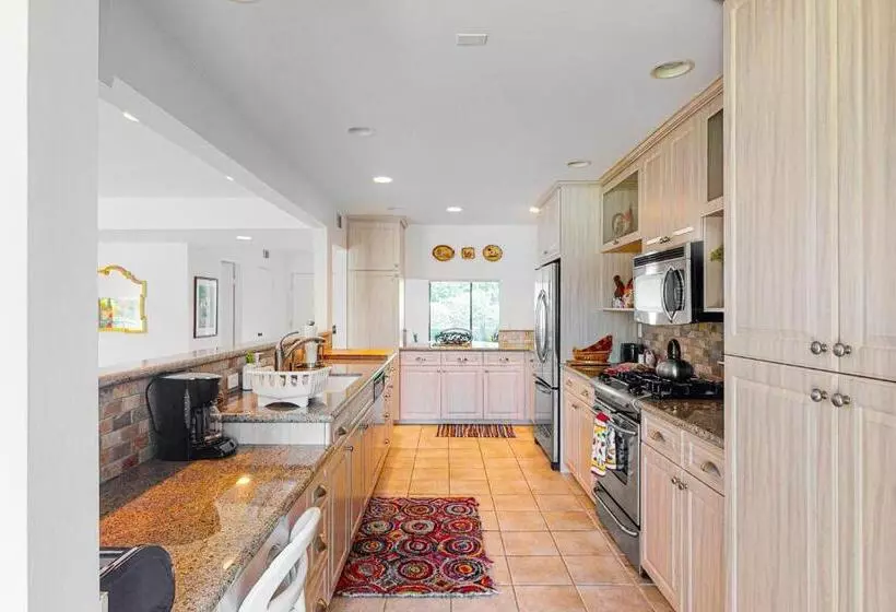 ホテル Midtown Mountain View Villa
