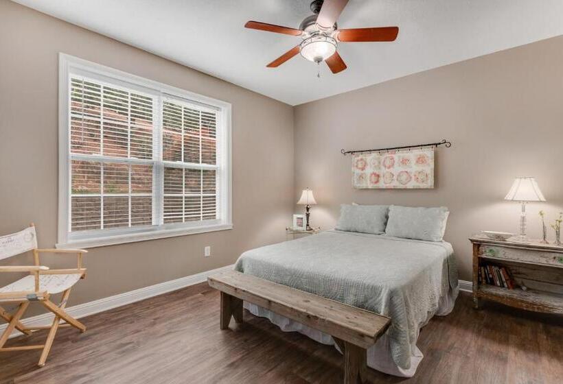 فندق Bend Of The River