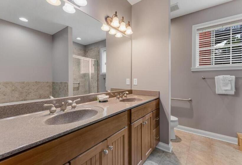 فندق Bend Of The River