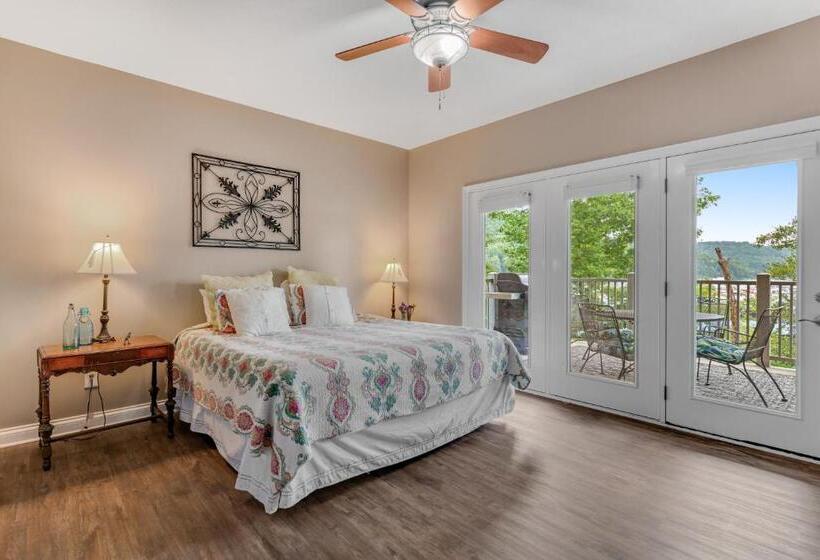 فندق Bend Of The River