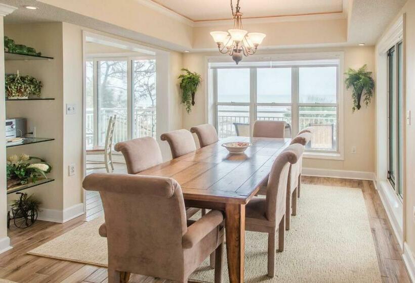 هتل Hampton Place 6209